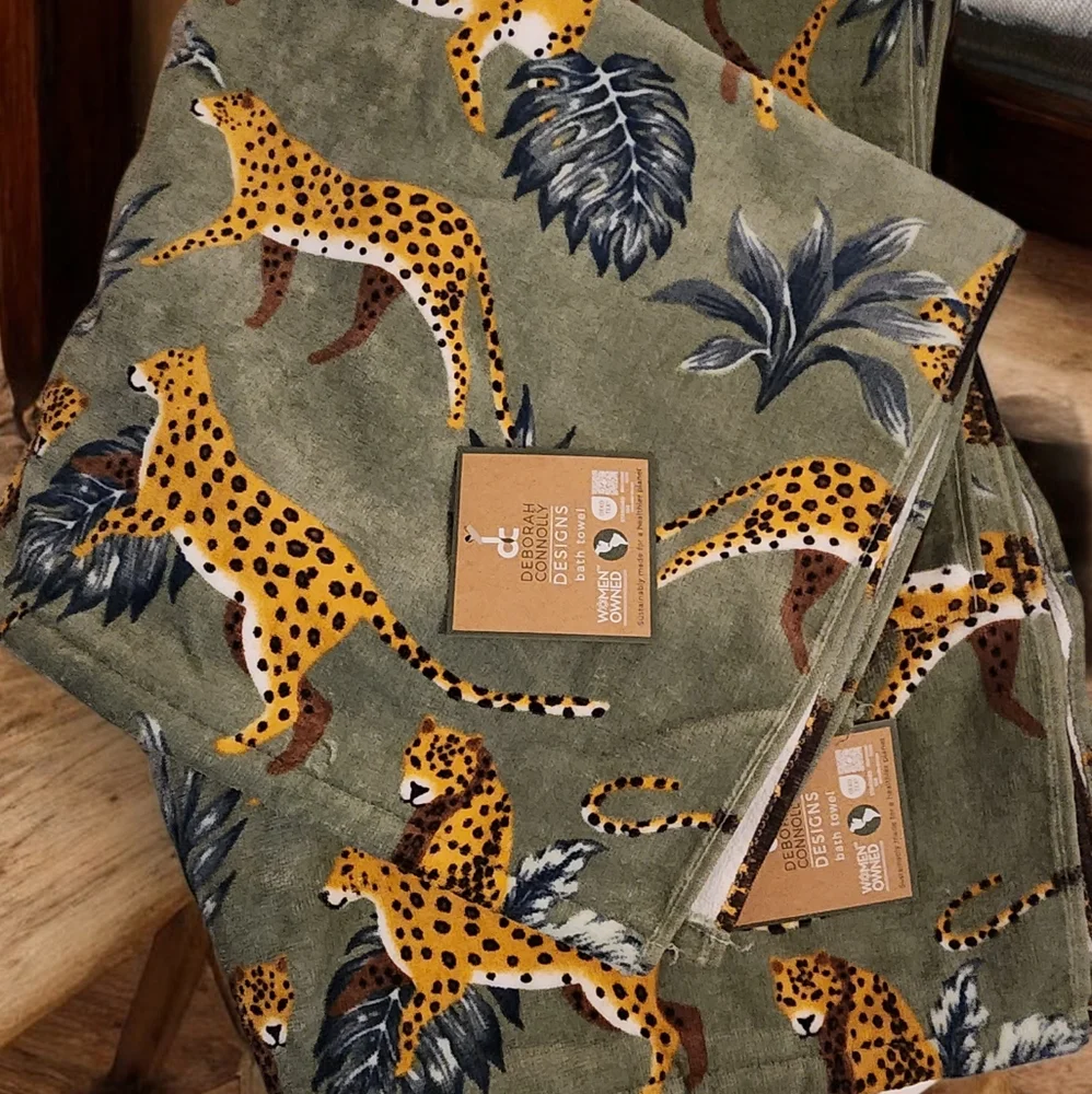 Deborah Connelly S/2 Bath Towels Jungle Print Leopard Floral Green